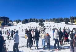Uludağ'da sömestir tatili yoğunluğu; pistler doldu