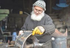 78 yaşındaki soba ustasının kitap tutkusu