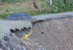 Tedbirin alınmadığı bölgede heyelan; bu kez istinat duvarı ile ağaçlar kaydı