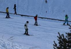 Facianın yaşandığı otelin karşısındaki pistte kaymaya devam ettiler