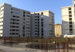 Tuzla'da 11 yıl önce başlanıp, tamamlanmayan inşaat halindeki dairelerde yaşıyorlar