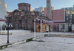 Fatih’te öğle namazından çıkan cemaate bıçakla saldırdı