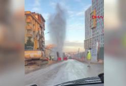 Kadıköy'de su borusu patladı; tazyikli su metrelerce yukarı fışkırdı