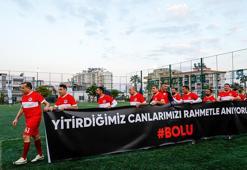 Eski futbolculardan şöhretler maçı