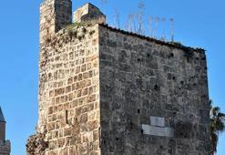 Binlerce yıllık sur ve burçlar 'yeşerdi'