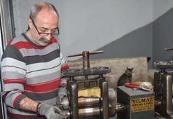 Bakırı takıya dönüştürerek geleneksel mesleğine değer katıyor