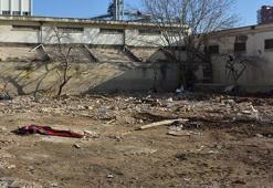 Konya'da 4 katlı bina çökmeden önce zemindeki restoranda fayanslar düşmeye başlamış