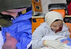 Hastaneye sevk edilirken ambulansta doğum yaptı