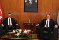 Cumhurbaşkanı Yardımcısı Yılmaz, KKTC Cumhuriyet Meclisi Başkanı Öztürkler ile bir araya geldi