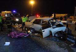 Otomobil, otoyol gişesinin beton bariyerine çarptı: 2 ölü, 5 yaralı