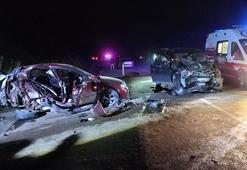 Hafif ticari araçla otomobil çarpıştı: 1 çocuk öldü, 6 yaralı