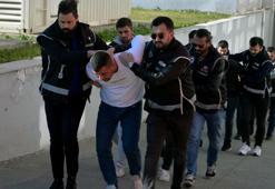 Bandrolsüz makaron yüklü minibüs, lastiklerine ateş açılarak durduruldu