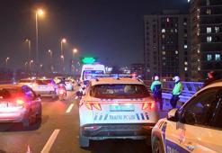 Kağıthane D-100'de bariyerlere çarpan motosiklet sürücüsü hayatını kaybetti