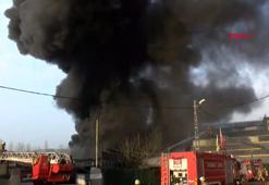 Çekmeköy'de lastik deposundaki yangın kontrol altına alındı