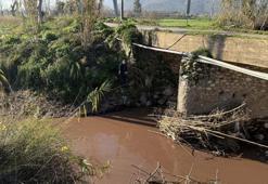 Su seviyesi artan Bafa Gölü'nde kirlilik azalmadı; bazı bölümleri kızıla büründü