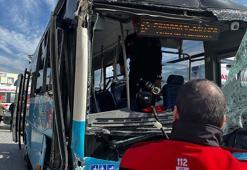 Rampa çıkarken geri kayan kum yüklü kamyon, otobüse çarptı: 11 yaralı