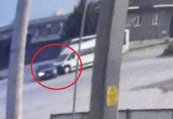 Bursa’da otomobil ile servis minibüsünün çarpıştığı kaza kamerada: 7'si öğrenci 10 yaralı
