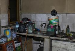 Esenler'de 10 yıldır çöp toplayan adamın evinden 5 ton çöp çıkartıldı