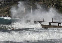 Bodrum'da fırtına nedeniyle feribot seferleri iptal oldu