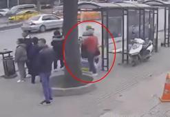 Fatih'te SMA'lı çocuğun yardım kutusunu çalmaya kalkan adamı darbettiler