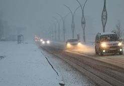 Yüksekova'da kar yağışı