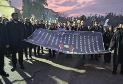 Hatay Barosu, depremde ölen meslektaşlarını 'sessiz' yürüyüşle andı