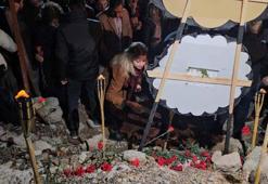 Adana'da 96 kişiye mezar olan Alpargün Apartmanı'nın enkazının kaldırıldığı alanda anma etkinliği