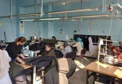 6 Şubat felaketinde öğrenci ve öğretmenler uyku tulumu dikerek depremzedelere destek oldu