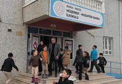 Melike öğretmen ilk görev yeri olan ilkokulunda, sınıf öğretmeniyle meslektaş oldu