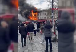 Mısır Çarşısı'nın yanındaki 5 katlı restoran alev alev yandı