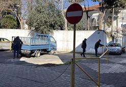 'Tapulu arazim' deyip sokağı demir bariyerle kapattı