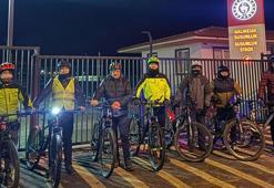 6 Şubat depremlerinde hayatını kaybedenleri bisiklet sürerek andılar