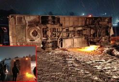 Kütahya'da maden işçilerinin taşındığı servis midibüsü devrildi: 3 yaralı