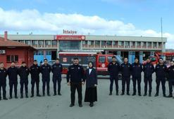 Depremzede avukat, kurtarıcılarıyla buluştu