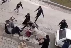 Duruşma sonrası tabure ve sopalarla birbirine girdiler