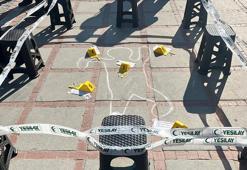 Sigaranın zararlarına dikkat çekmek için cadde ortasında 'olay yeri' sahnesi oluşturuldu