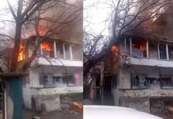 Küçükçekmece'de 2 katlı binada çıkan yangın söndürüldü