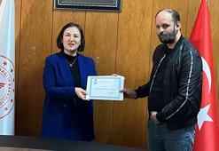 Bakanlıktan, 18 yıl sonra sigarayı bırakan oto tamir ustasına sertifika