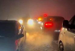 Kartepe Kayak Merkezi yolunda kar ve kazalar nedeniyle uzun araç kuyruğu oluştu