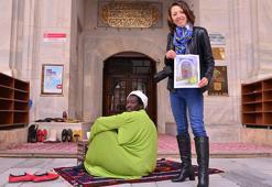 Osmanlı'nın ünlü ressamlarının tablolarını, 150 yıl sonra fotoğrafla canlandırıyor