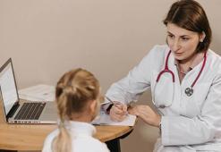 KDK'dan Sağlık Bakanlığı'na tavsiye: Çocuklar, 15 günlük muayene kısıtlamasından muaf olmalı