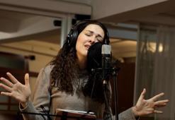 Bergüzar Korel Annem Ankara’da şarkı söyledi