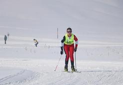 Yüksekova'da 350 sporcunun katıldığı Türkiye Kayaklı Koşu Eleme Yarışması başladı