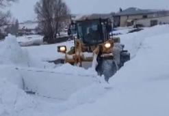 Sivas'ta kar yağışı; 33 yerleşim yerinin yolu kapandı