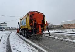 Arnavutköy'de karla mücadele çalışmaları sürüyor