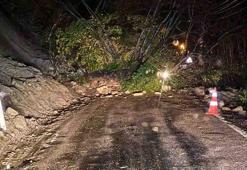 Kastamonu'da heyelan nedeniyle kapanan sahil yolu ulaşıma açıldı