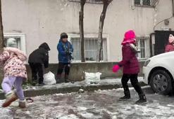 Avcılar'da kar yağışı en çok çocukları sevindirdi