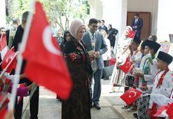 Emine Erdoğan, Endonezya'da Yunus Emre Enstitüsü’nü ziyaret etti