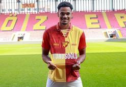 Göztepe kadrosuna 2 oyuncu katarken, 3 oyuncuyu gönderdi