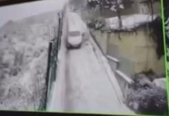Başakşehir’de karlı yokuşta kayan otomobilin sürücüsü araçtan atladı